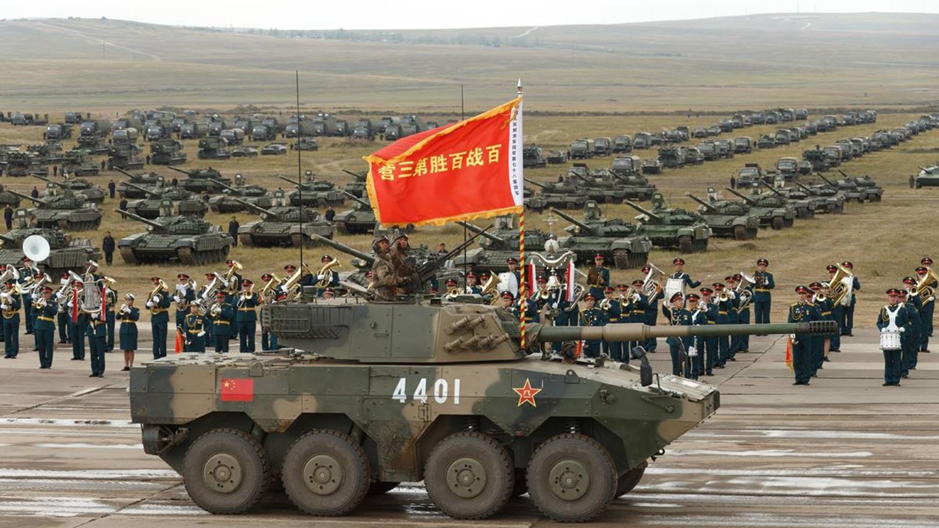 "海湾战争"之后,我们也认识到,传统大兵团作战的弊端,并着手开始军事