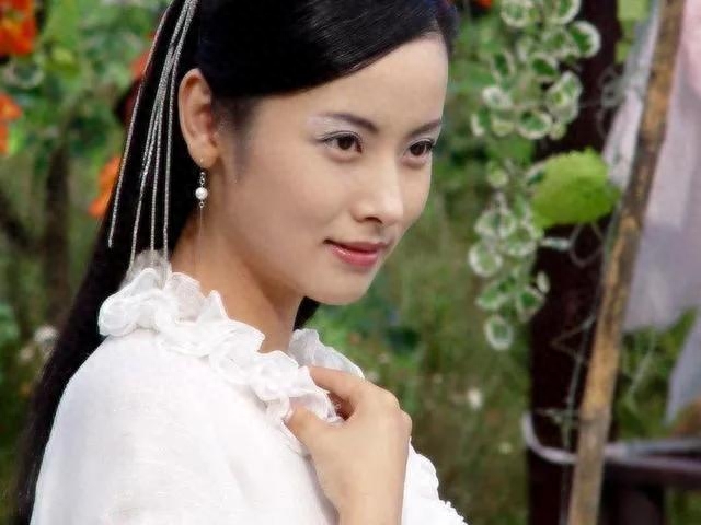 她41不顾反对嫁了穷丑男,43岁被夫夺财失子,今终于苦尽甘来