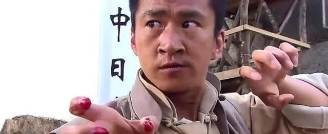 难怪网友调侃,无脑台词,离谱穿帮,真是让人尬的能抠出“三室一厅”