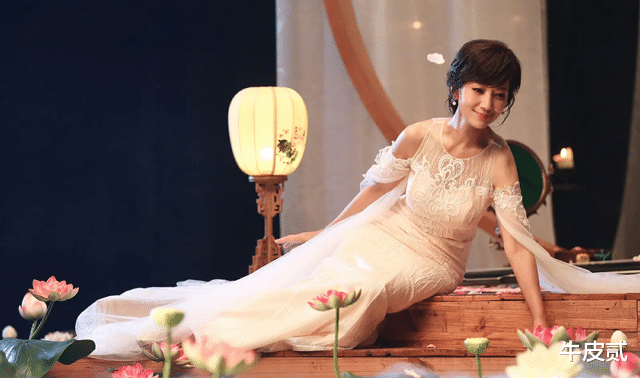 60岁叶童对比69岁赵雅芝,自然老去与医美老去的差距一目了然