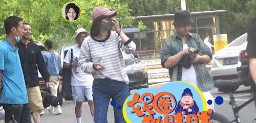 |白百何聚餐烟酒不离手休闲穿搭外出骑行