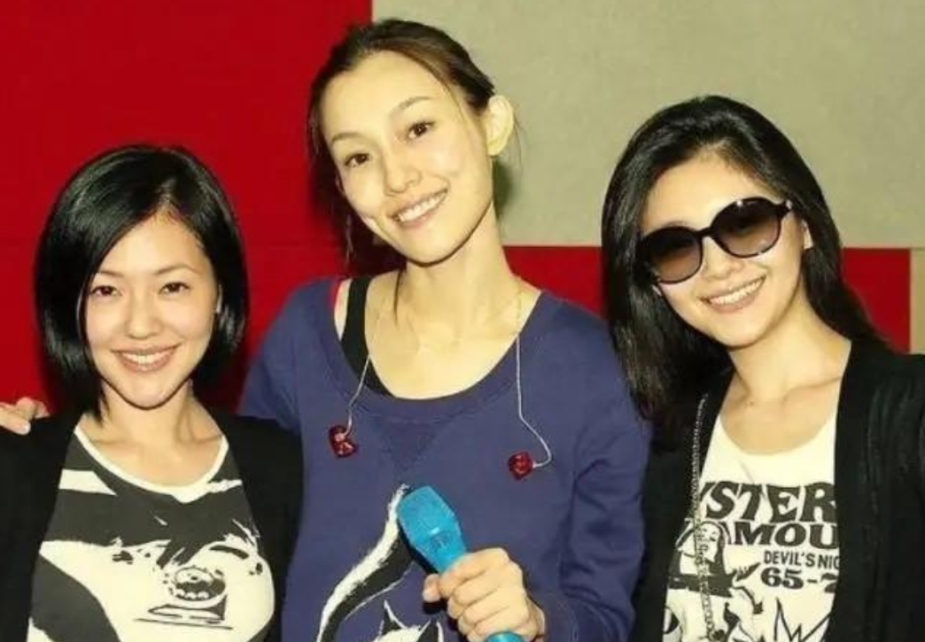 汪小菲今日返台接儿女回北京,大S陷吸毒风波自顾不暇,被迫妥协