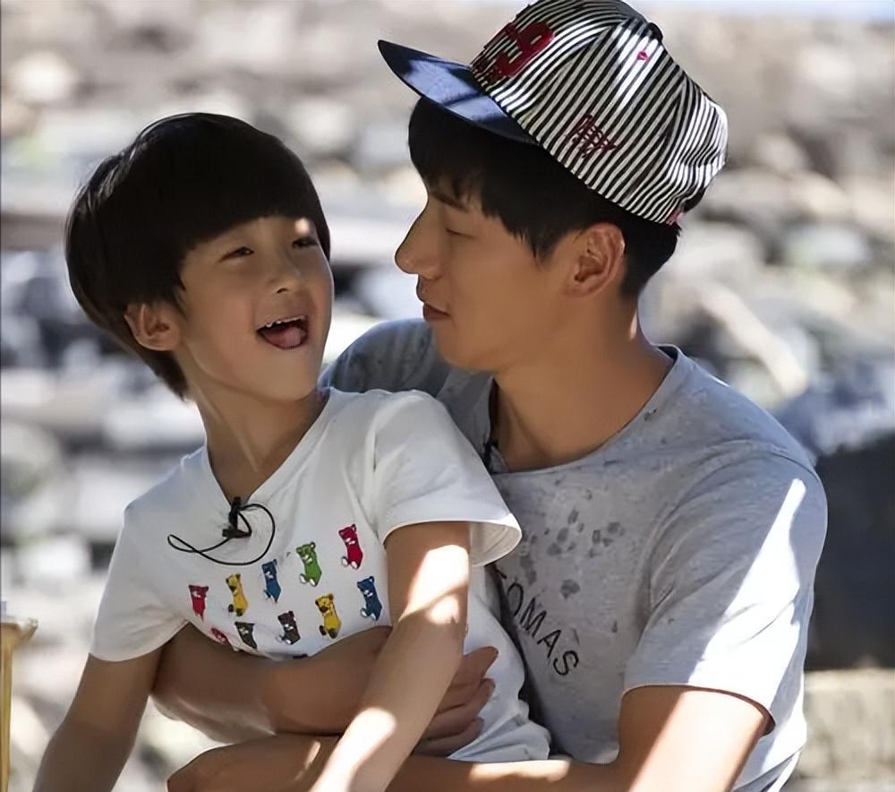 同样是养女儿，当17岁黄多多和贝儿、森碟站在一起，差别就出来了！