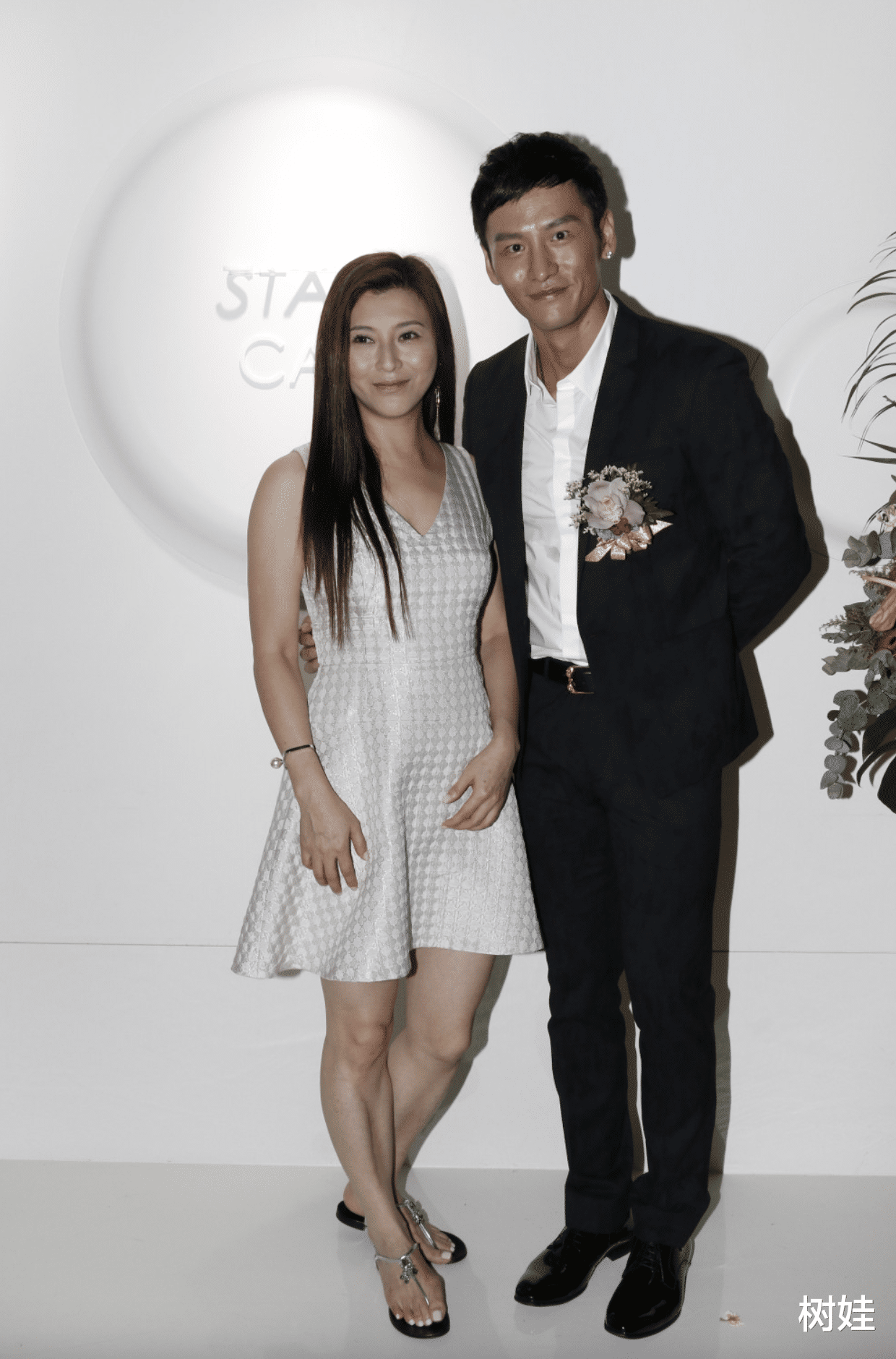 蔡晓仪|蔡晓仪参加聚会罕露脸，脸蛋圆润略显发福，气质犹存不输同场女星