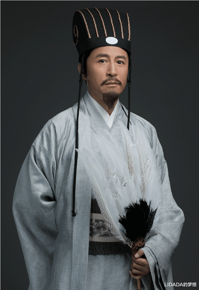 她长得美且有才,嫁知名演员恩爱40余载生一双儿女,一家幸福美满