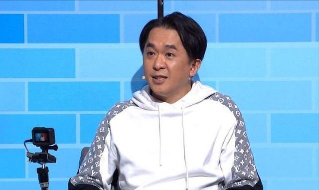 三女共侍一夫,每人每月拿50万工资,每周还有一天休息时间