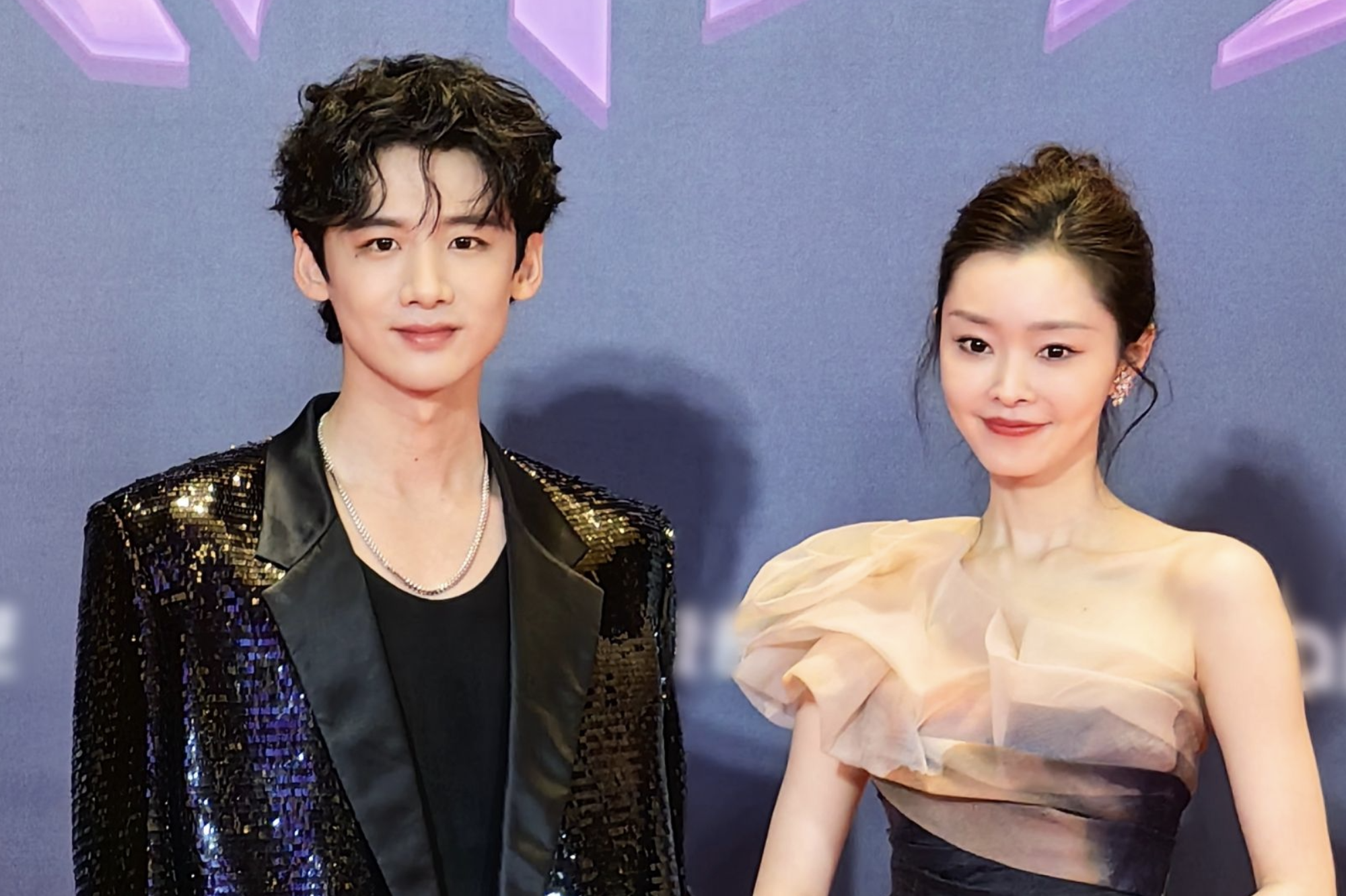 宋轶新加坡探亲家境曝光,全家高颜值知识分子,白敬亭被嘲高攀了