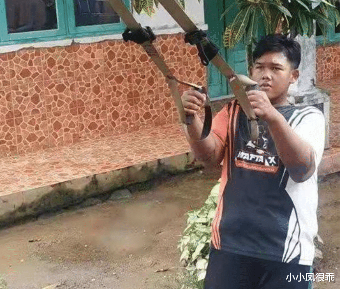 印度尼西亚 印尼10岁男孩重400斤：听到活不过15岁后，三年减重212斤，今怎样