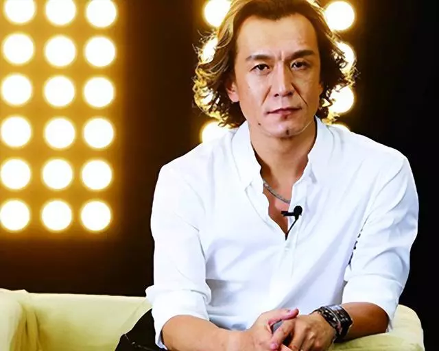 李咏女儿回国宣布出道,网友:从哪来回哪去,中国不欢迎你