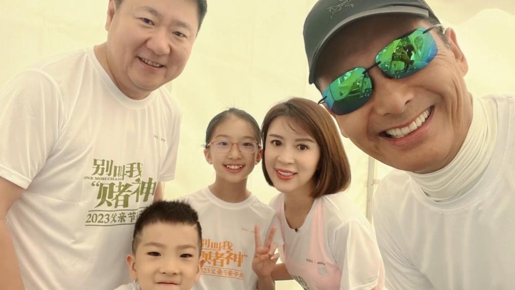 金巧巧为女庆生晒上亿豪宅，餐桌容纳24人如宫殿，3个保姆待命