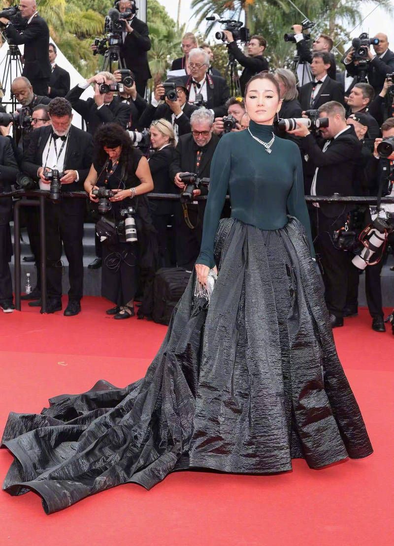 |绝佳气场！ 郭晶晶与巩俐闪耀活动现场，散发优雅魅力