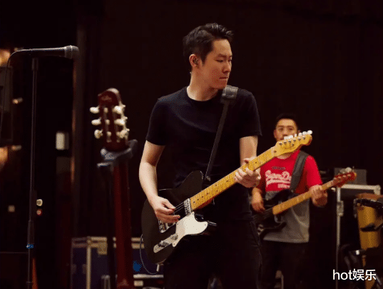 那英|甄妮连续发文内涵那英,好声音前制片人爆料:有男冠军花3千万