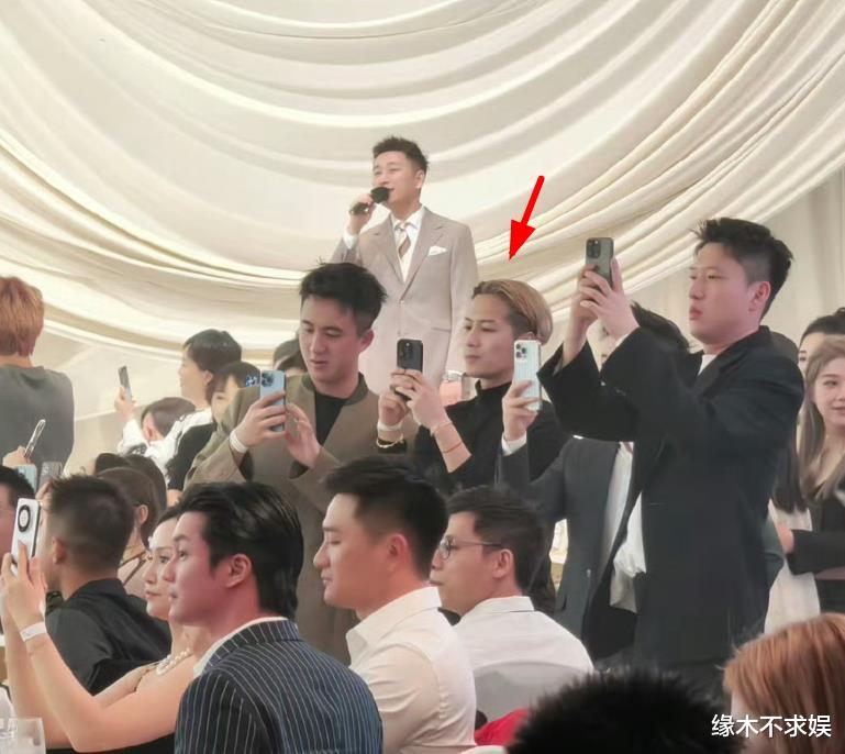 王嘉尔参加朋友婚礼,行为举止被吐槽,温州酒席菜色引争议!