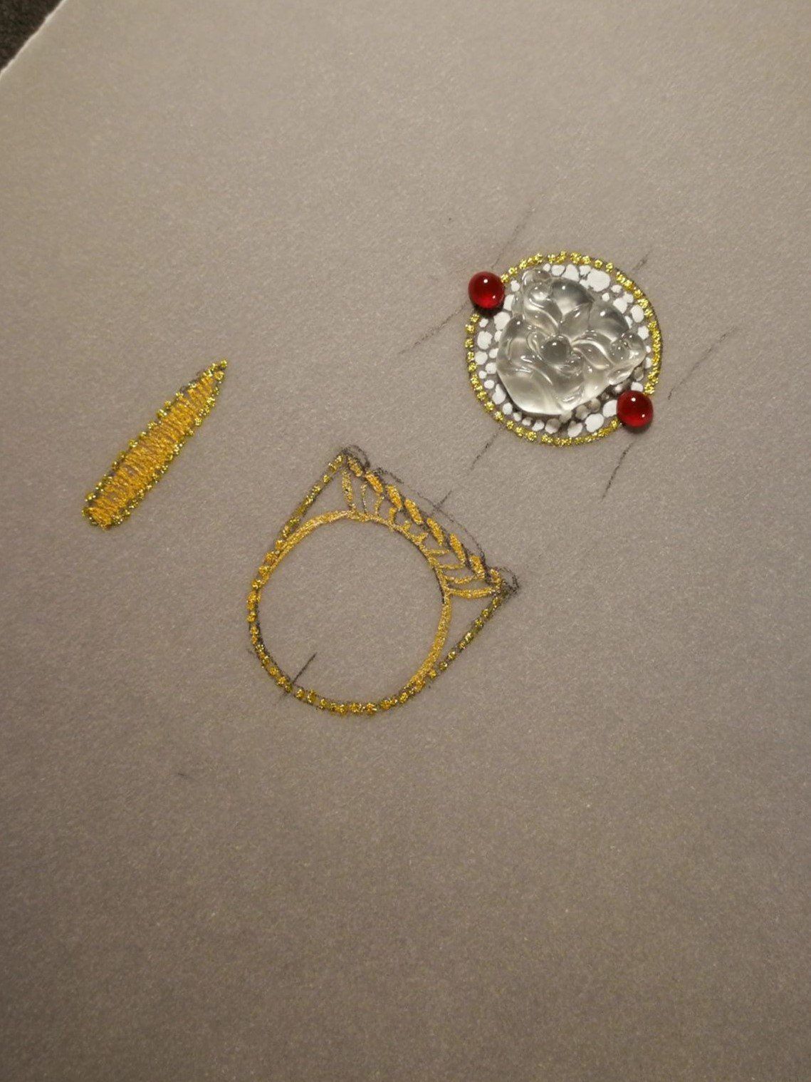 盾形戒指——祈福与守护的象征,融合兽面雕刻的翡翠设计