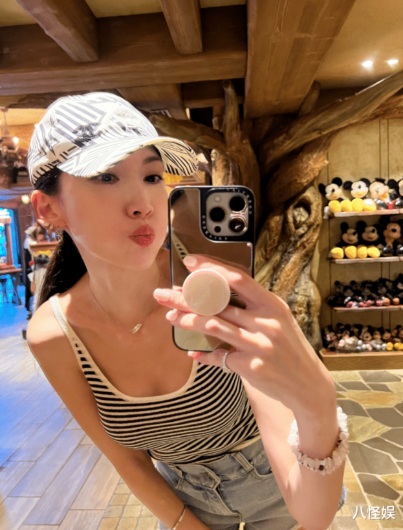 林志颖老婆带儿子游玩，14岁kimi终于露脸，继承爸爸神颜长成大帅哥