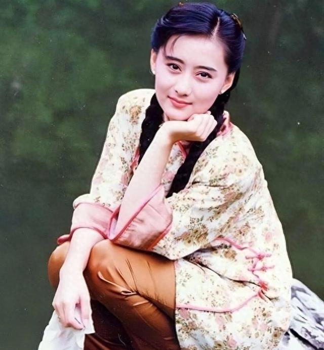 双马尾女郎,真是越老越漂亮!