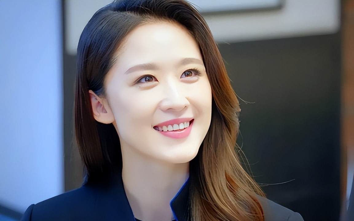 张雯：惊艳整个娱乐圈！36岁至今单身的她，美得无可挑剔！