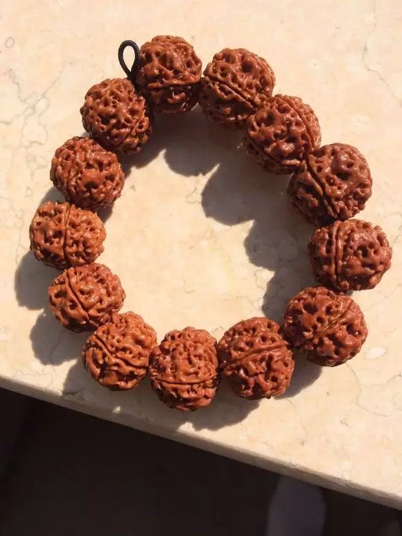 同样是玩,为啥别人盘了一年的手串变化就那么大呢?