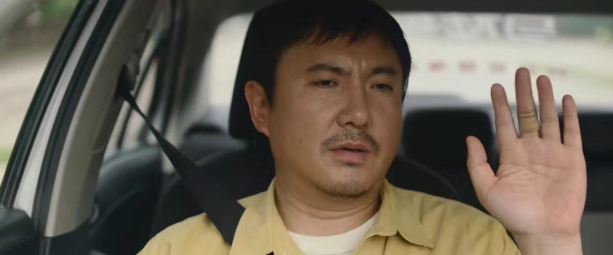 贾玲公布瘦身海报!皮松肉垮瘦脱相,五官显老被嘲撞脸张翰