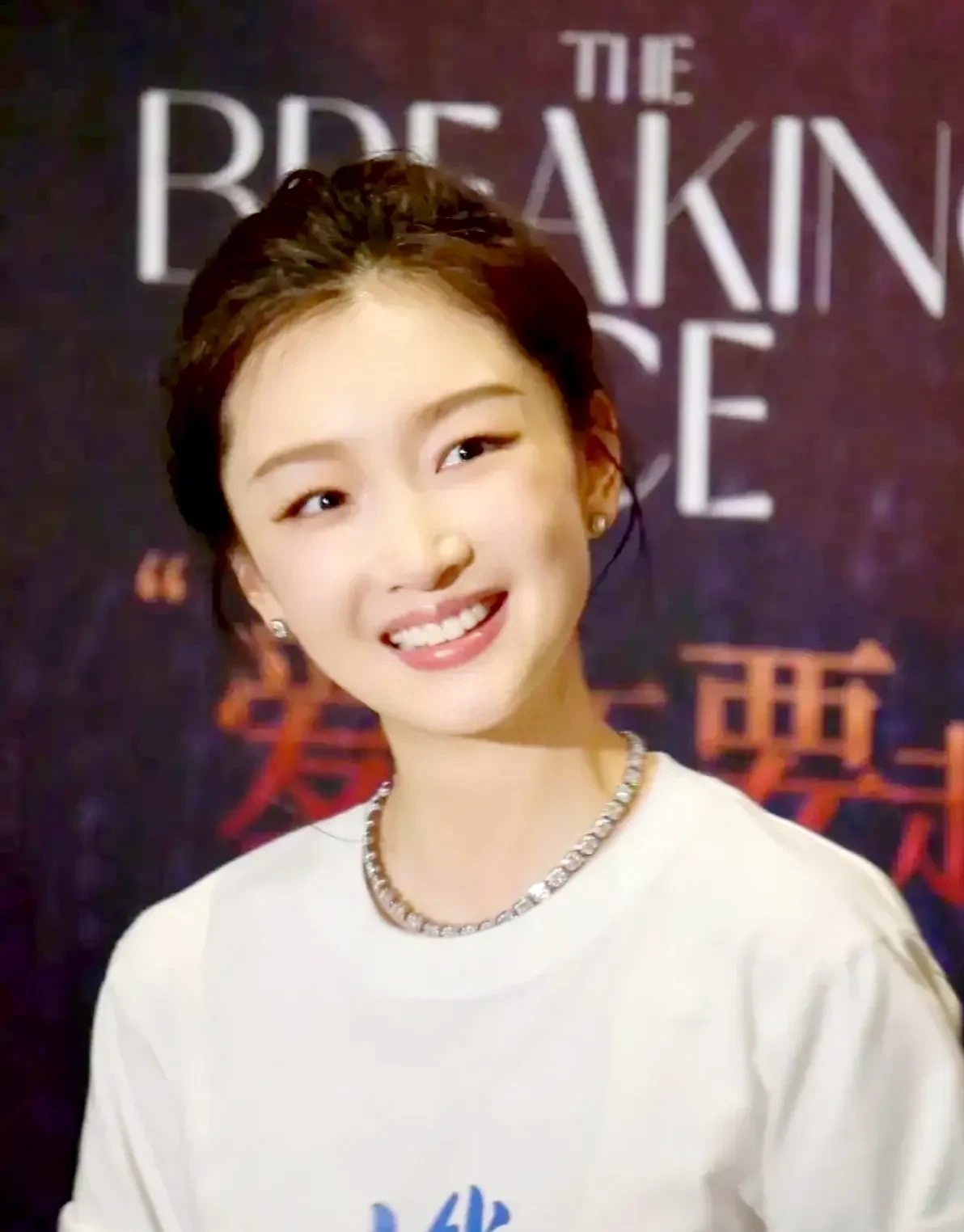 31岁周冬雨五官大变认不出！化妆后越来越美，与刚出道时判若两人