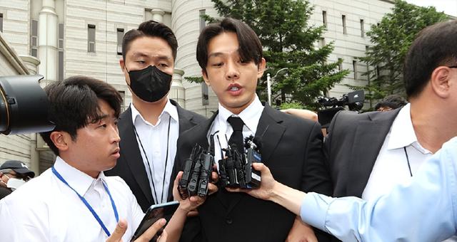 |顶级影帝刘亚仁的陨落,让“隐忍”许久的韩国人,出了口恶气