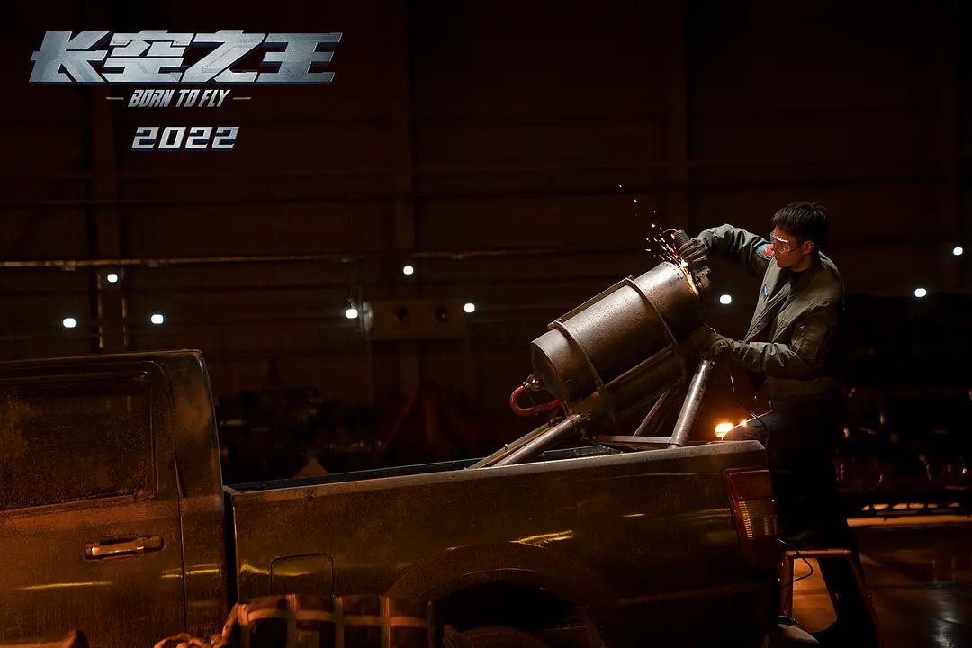 王一博|成本2.8亿，一上映就夺冠，吴京都压不住，王一博新片称霸五一档