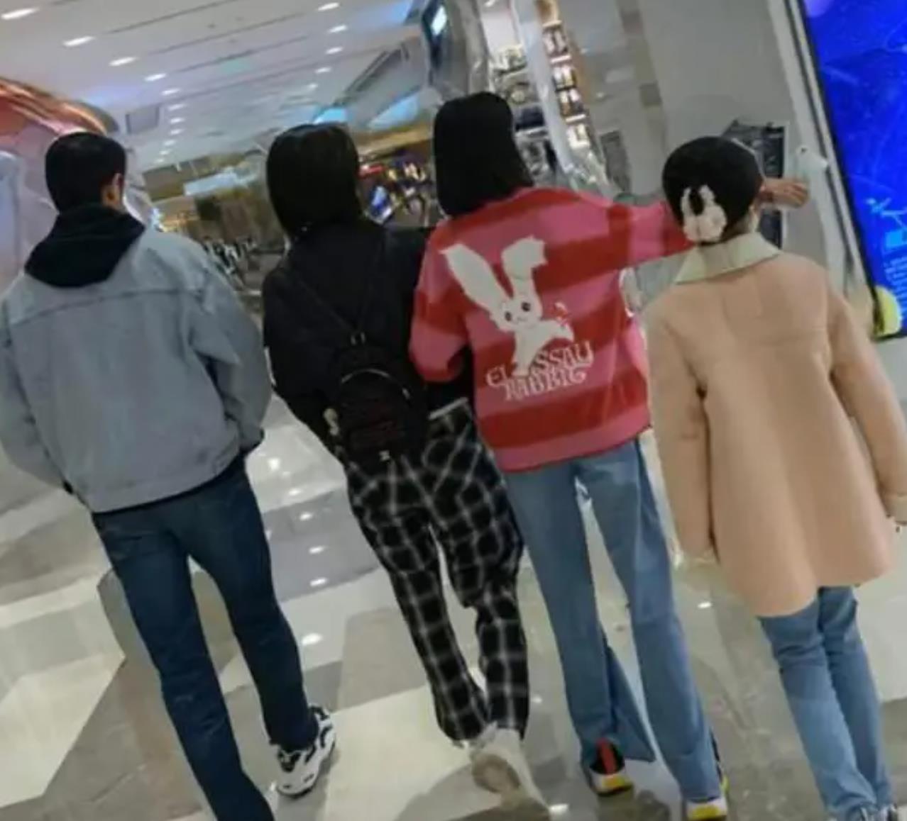 陆毅|14岁的贝儿身高近一米八！只比陆毅矮半个头，和妹妹瘦成竹竿引担忧