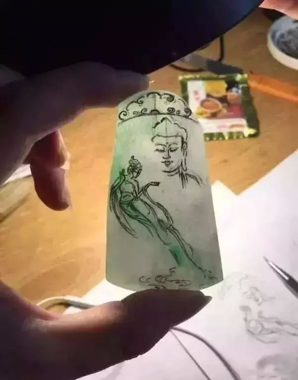 翡翠片料,雕琢成品“敦煌飞仙”