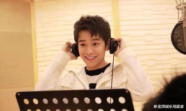 刚被狗仔爆料跟女网红约饭，彭昱畅马上开直播解释：官宣新嫂子