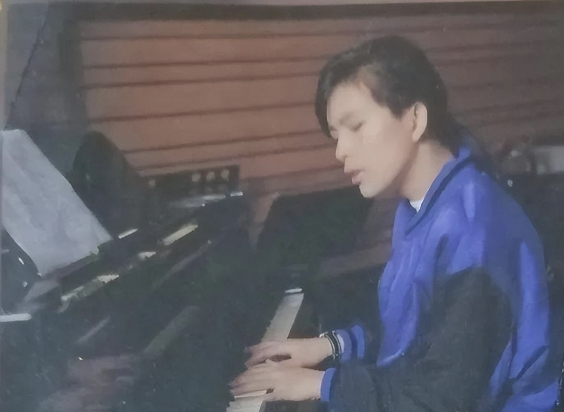 男女通吃,一张满脸胡茬的照片,彻底撕下了潘美辰的“遮羞布”