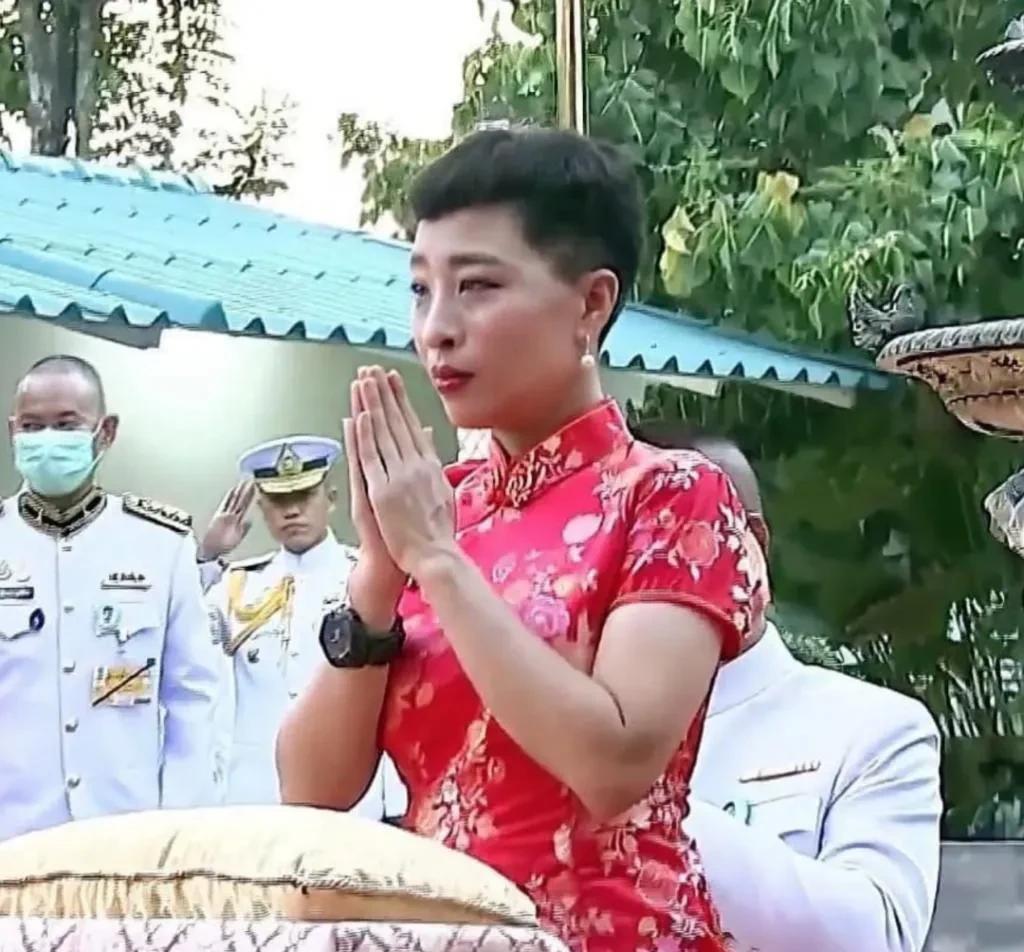 再也没有|想要做回自己的帕查拉公主,恐怕再也没有机会了