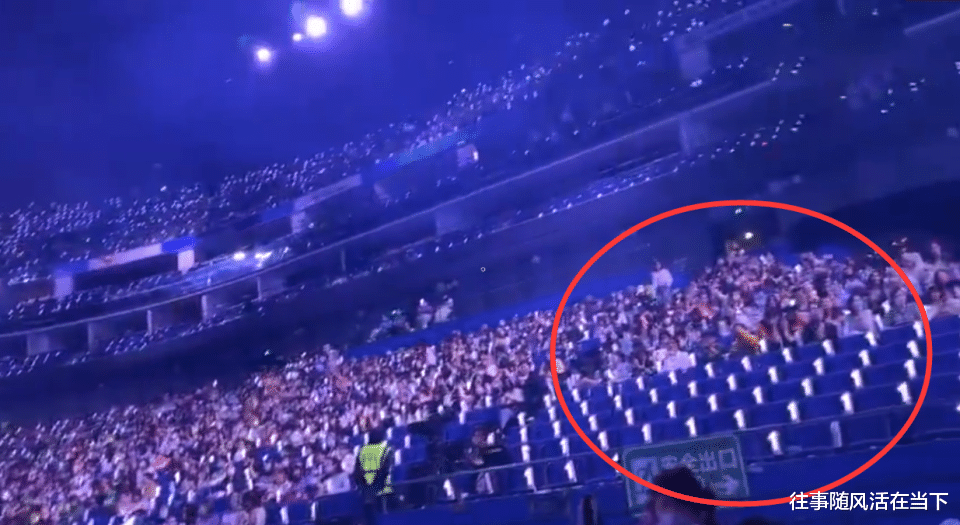 演唱会|荒唐！演唱会门票炒到两万，大麦一票难求，大学生爬墙追星