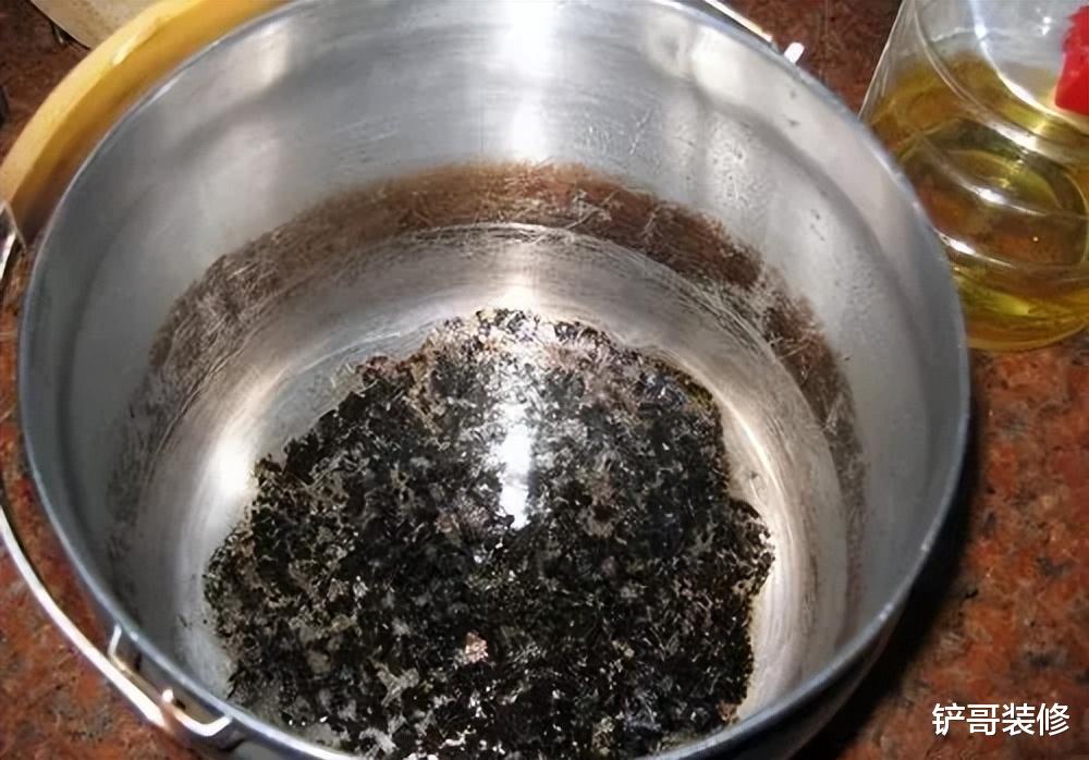 锅具发黑还用钢丝球擦?错!教你正确做法,锅具焕然一新