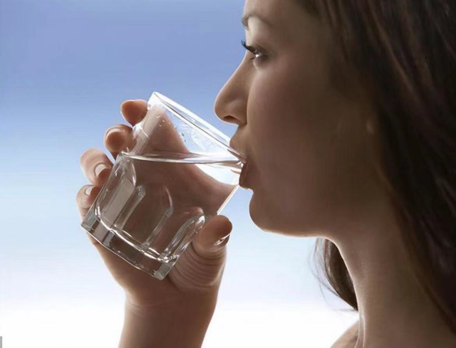 长期喝白开水与长期喝茶的人相比，谁的身体更健康？把实话告诉你