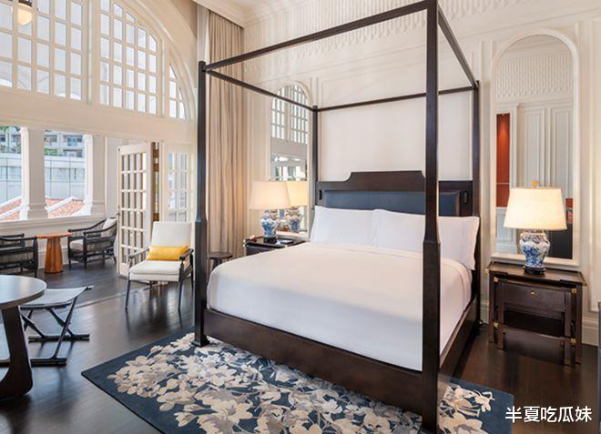 李湘异国他乡过中秋!住1万4一晚贵族酒店,吃4位数月饼享受生活