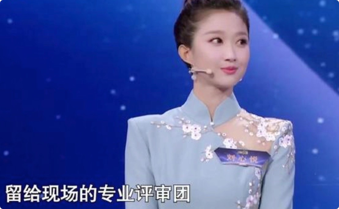 事实证明,37岁的李思思,正在另一种“性感”的路上,越走越远