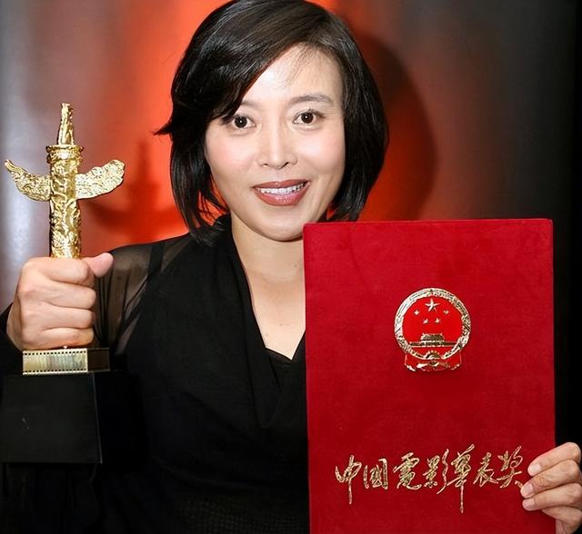 沈月|演员丁嘉丽：年轻时没管好下半身，用余生来弥补女儿