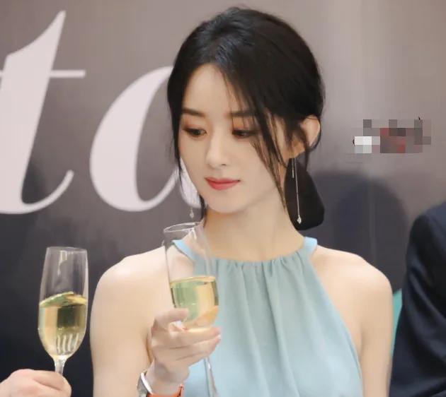 赵丽颖|新剧收视率稳妥，恭喜赵丽颖转型成功，来一波颖大BOSS的美照暴击