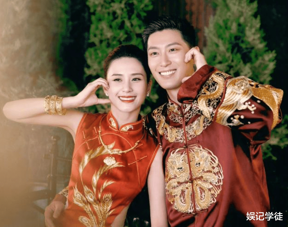 被传不和后，窦骁与何超莲合体一起参加晚宴，全程零互动引热议