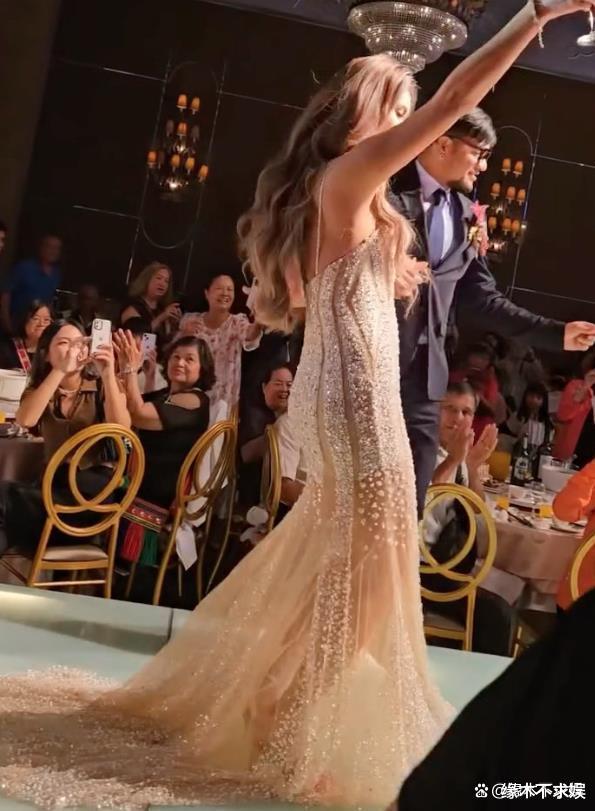 49岁张震岳大婚群星璀璨，婚礼太接地气，2000元一桌菜色引争议！