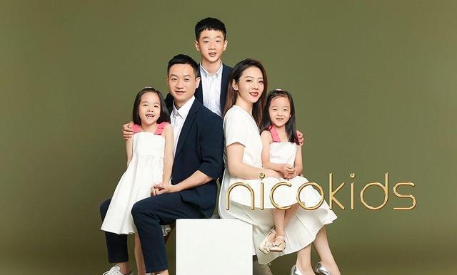 杨威|杨威的基因很有趣,好像只传男不传女,三个孩子就小女儿颜值最高