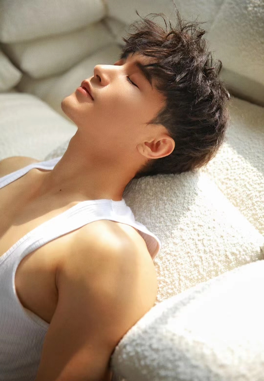 陈牧驰前妻在线吃瓜！频繁更换头像未发声，网友扒出其身份不简单