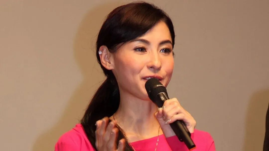 张柏芝回到谢家, 网友猜测复婚, 原来我们都被骗了