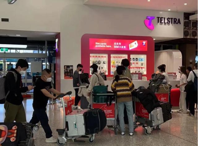 留学生|留学生在外当家政工，也不答应回国就业，父母深表困惑：白供了