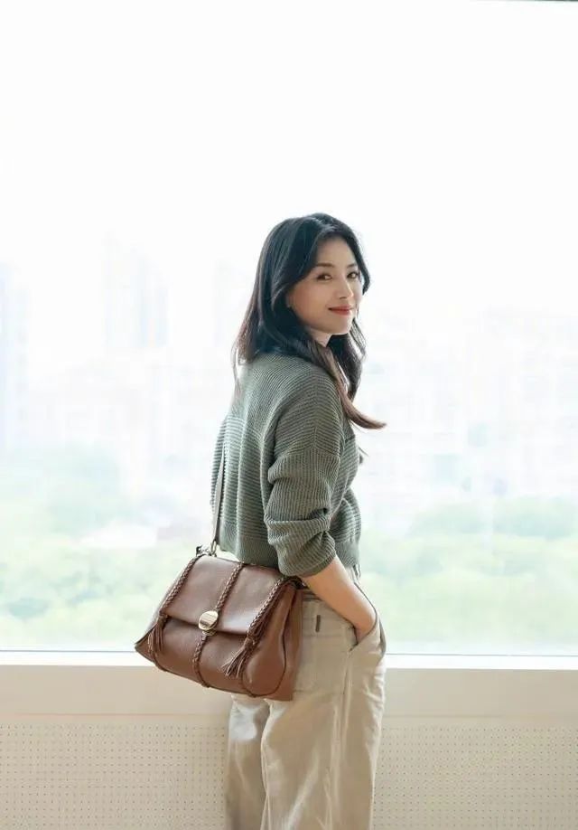 45岁刘涛被质疑整容,样貌大变撞脸宋慧乔,医美过度完全认不出