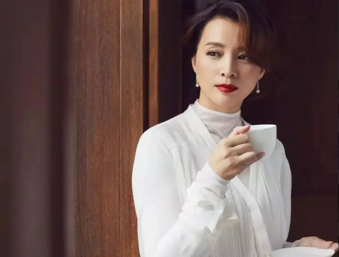 从央视一姐到销声匿迹,50岁的董卿,不再被世界宽容