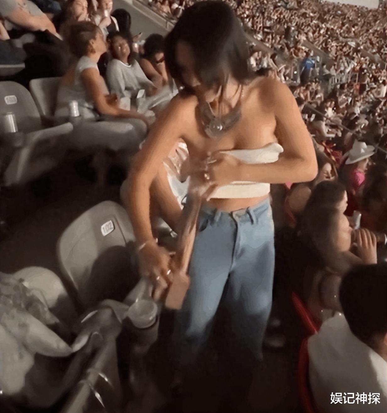 曝钟丽缇无辜躺枪了!女儿张敏钧当众换衣裤,网友的评论太犀利了