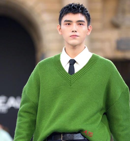 陈飞宇|陈红到处为陈飞宇奔波打点,深夜会友疑醉酒,脸部水肿精神萎靡