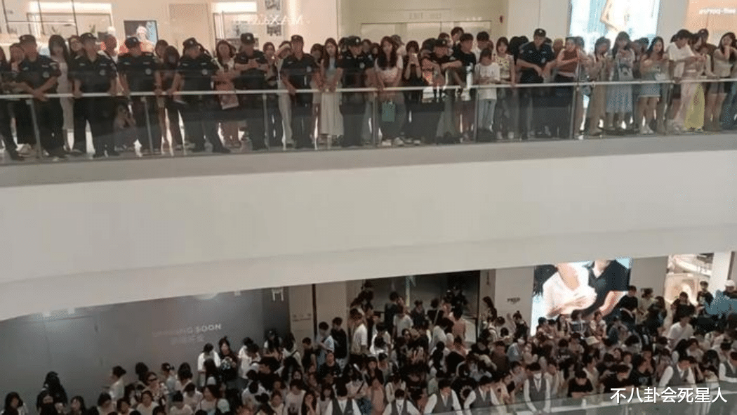 赵丽颖虞书欣的活动接连取消,赵丽颖赔偿粉丝损失,TF的坏影响仍在持续!