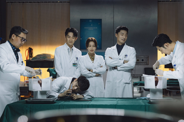 《关于唐医生的一切》很好的医学题材 看职场女性如何翻云覆雨